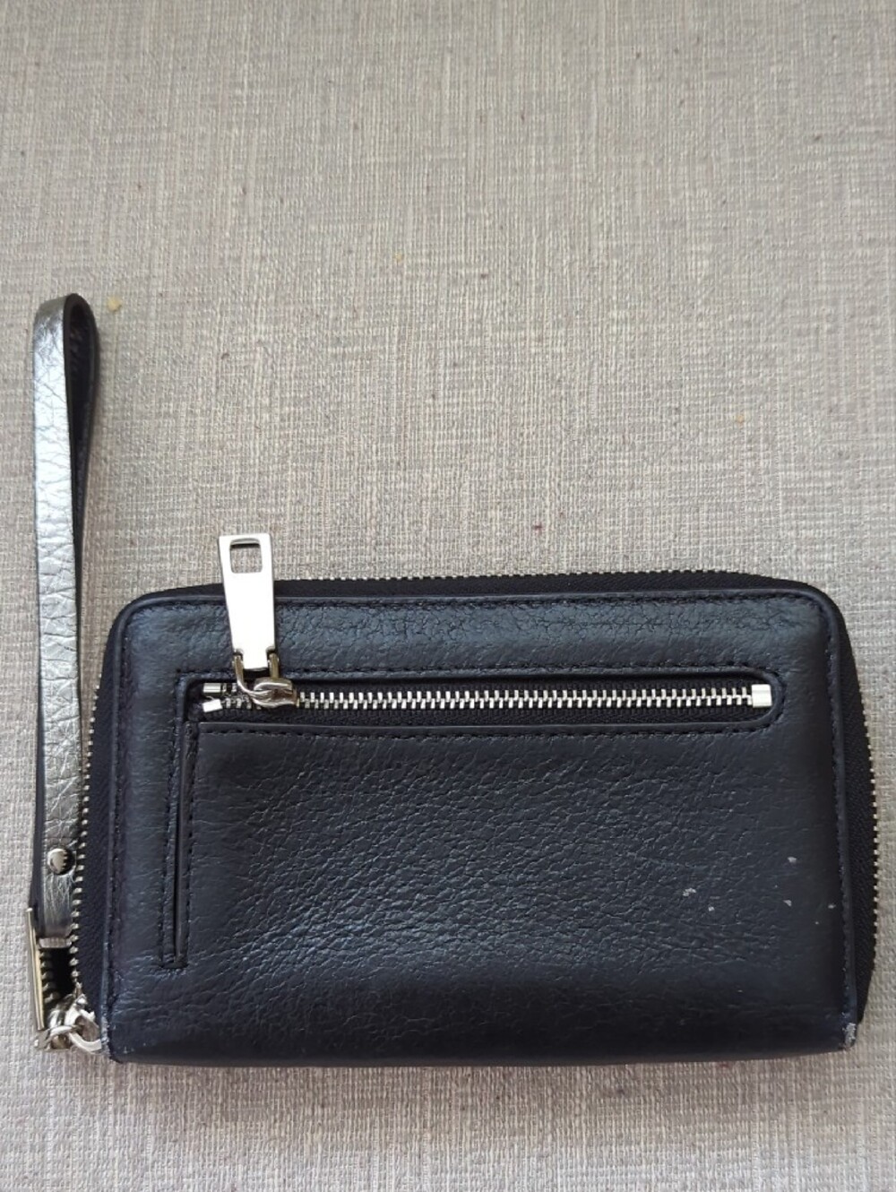 Marc Jacobs Silver Metallic Zip Wristlet Wallet with Black Trim - Picture 2 of 9